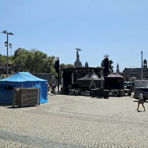 Rund um den Goldenen Reiter laufen die Stadtfest-Vorbereitungen auf Hochtouren - Foto: Anton Launer