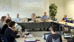 Polizeiliche Kriminalstatistik für die Neustadt 2025 Bürgerpolizist Elko Reißig stellte die Polizeiliche Kriminalstatistik im Stadtbezirksbeirat vor. Foto: Anton Launer
