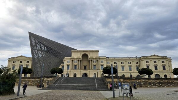 Militärhistorisches Museum am Olbrichtplatz - Foto: Anton Launer