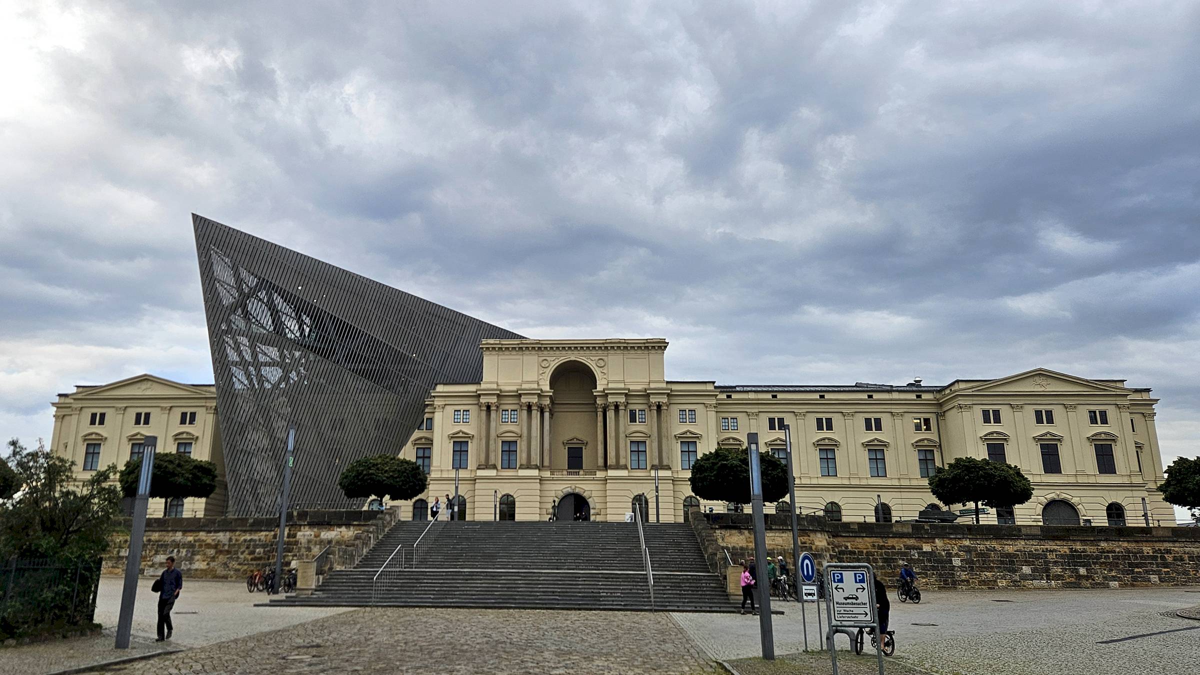 Militärhistorisches Museum am Olbrichtplatz - Foto: Anton Launer