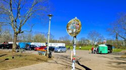 Wie aus dem Alaunplatz der A-Park wurde Alaunparkplatz? Zu Markttagen ist auch Platz-Parken angesagt. Foto: Archiv Anton Launer
