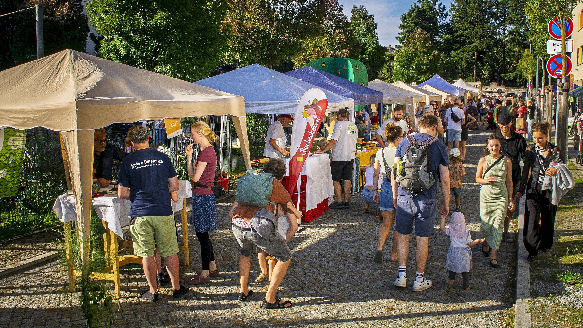 Markttreiben zu den Bio-Erlebnistagen - Foto: Victor Smolinski
