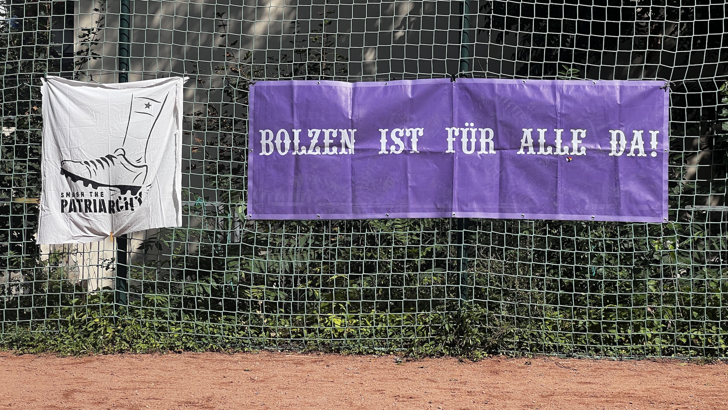 Banner mit klaren Botschaften – Foto: Mercedes Braun