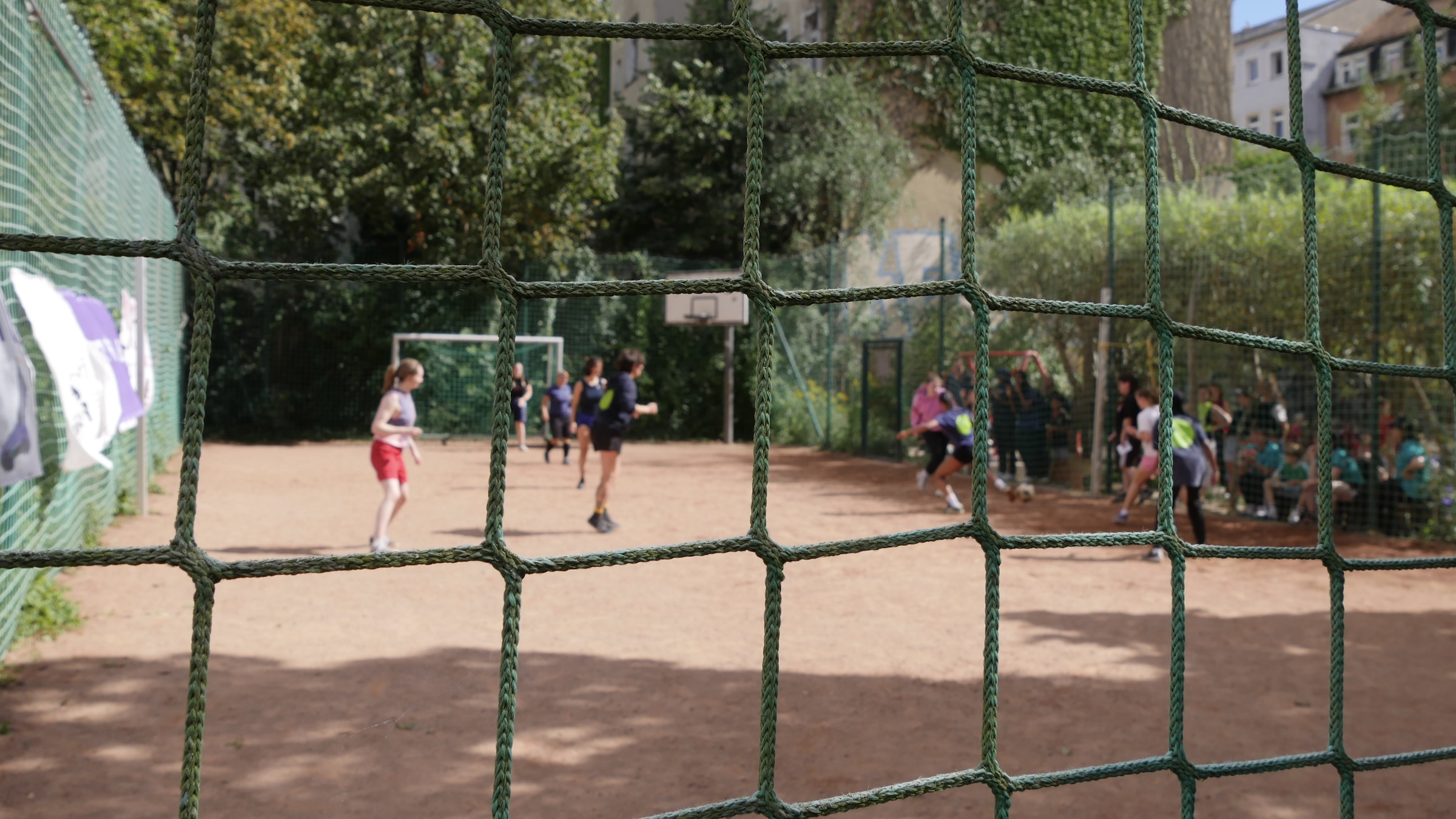 Hier wird gekickt, mit Ehrgeiz und guter Stimmung – Foto: Mercedes Braun