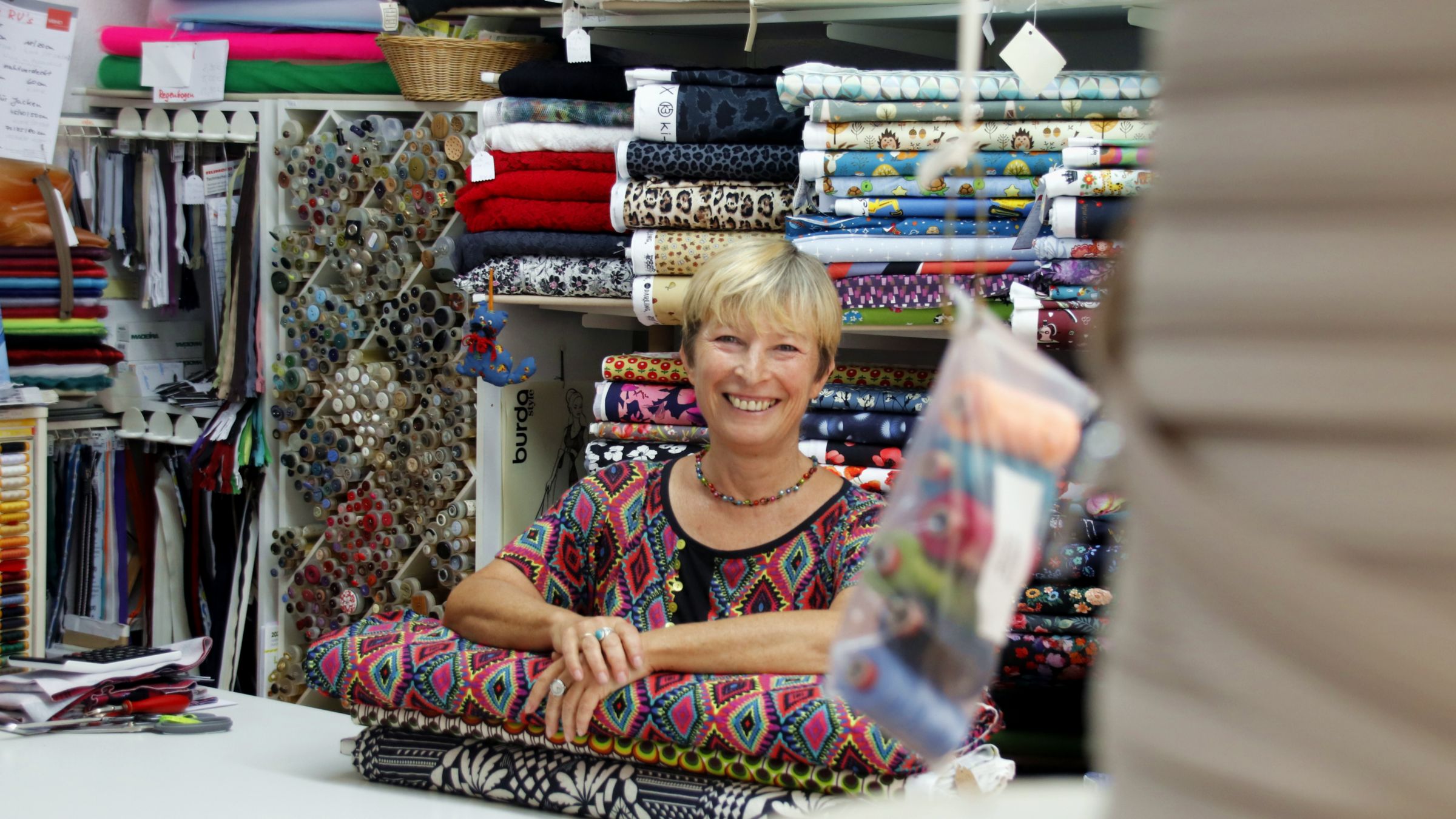 Lorna Mateev in ihrem Laden. Foto: Anton Launer