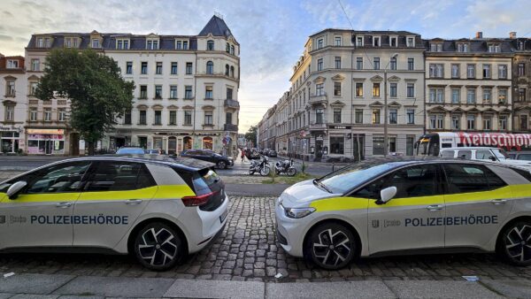 Die Polizeibehörde bestreift die östliche Königsbrücker Straße. Foto: Anton Launer