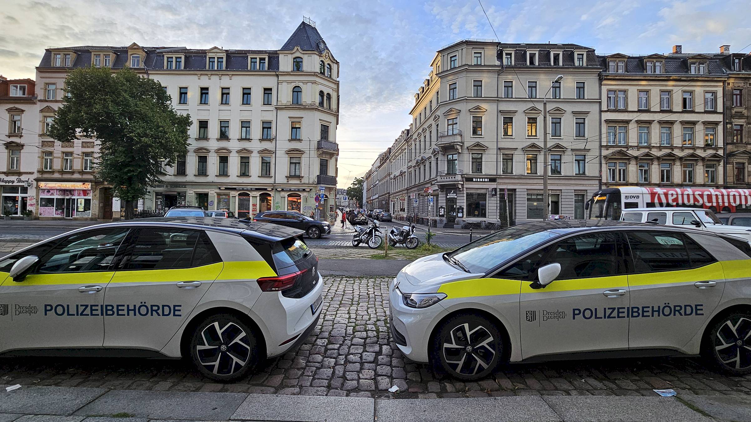 Die Polizeibehörde bestreift die östliche Königsbrücker Straße. Foto: Anton Launer