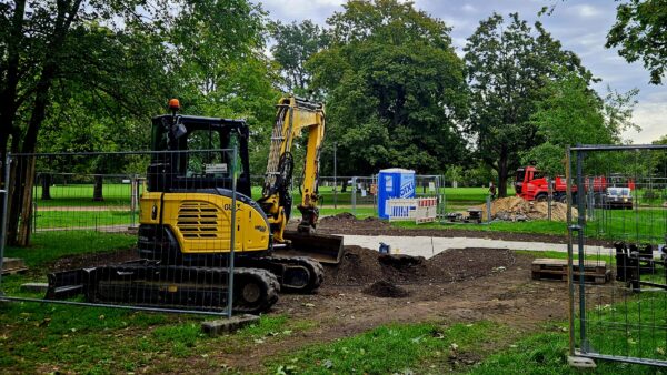 Am Freitag soll die Bank für alle eröffnet werden. Foto: Anton Launer