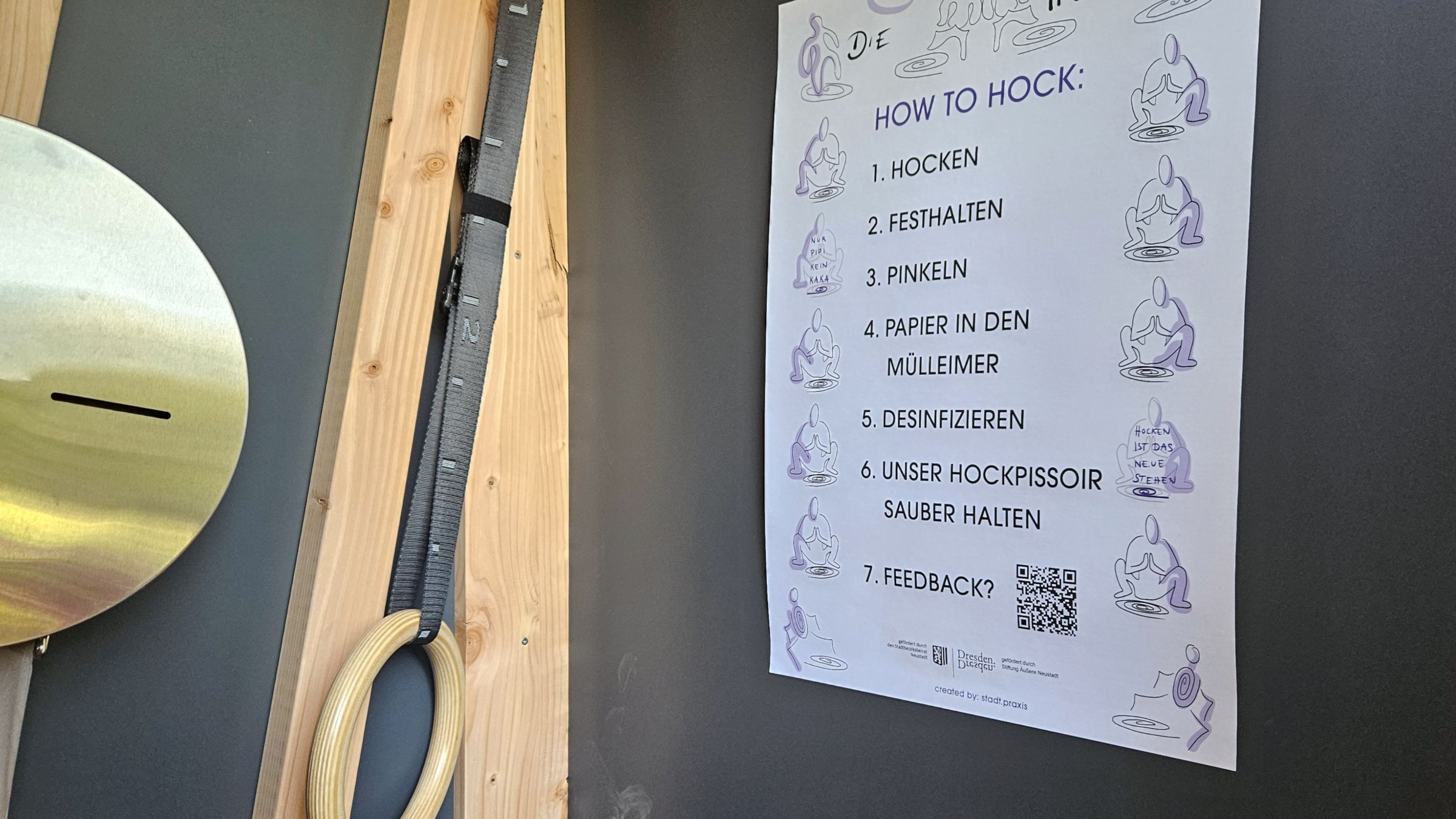 How to Hock – Bedienungsanleitung im Inneren des Urinals – Foto: Anton Launer