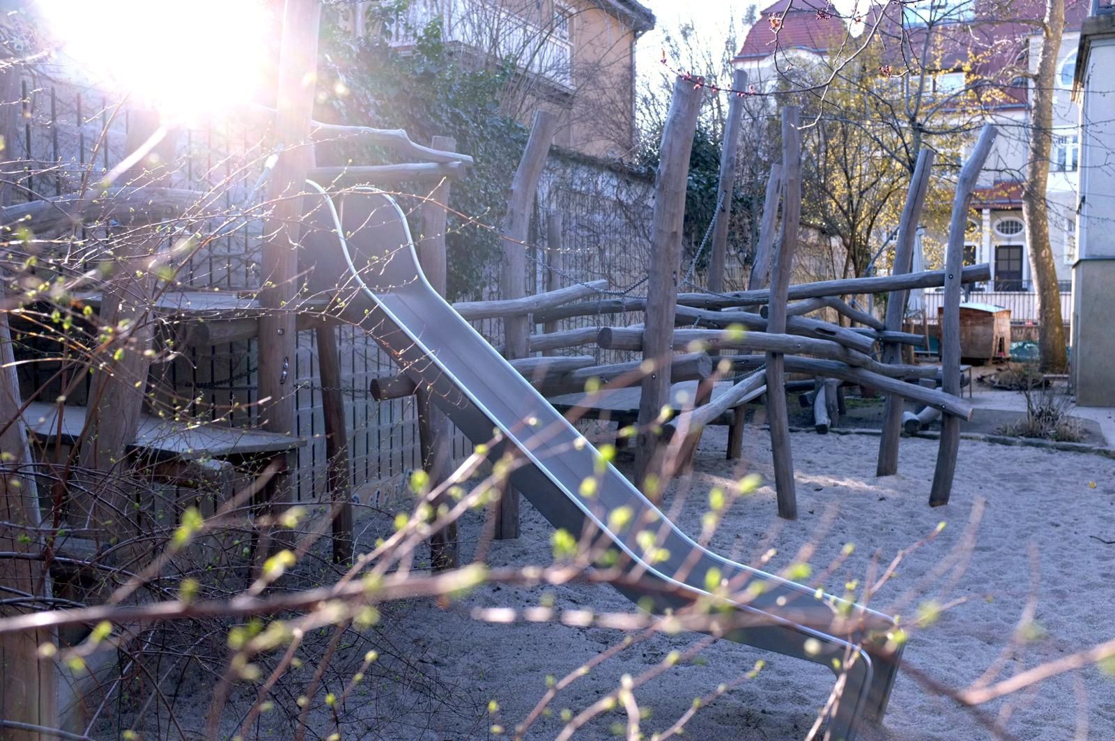 Spielplatz am Kinderladen "Kichererbsen" - Foto: Sandra Rosenstiehl
