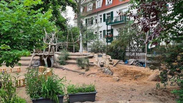 Mit grünem Garten - Kinderladen "Kichererbsen" an der Angelikastraße - Foto: Sandra Rosenstiehl
