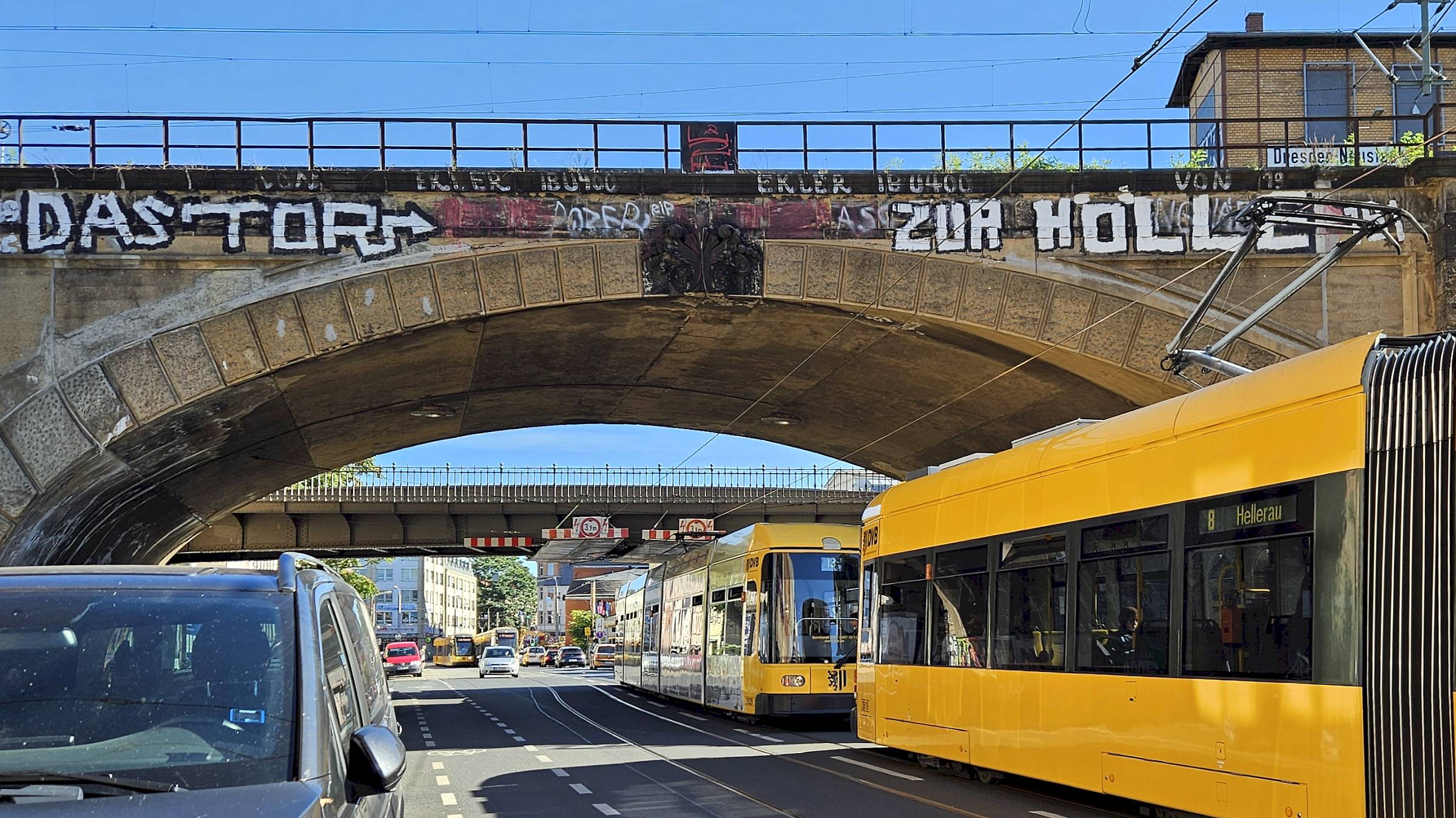 Straßenbahn-Stau auf Bischofsweg und Bischofsplatz. Foto: Anton Launer