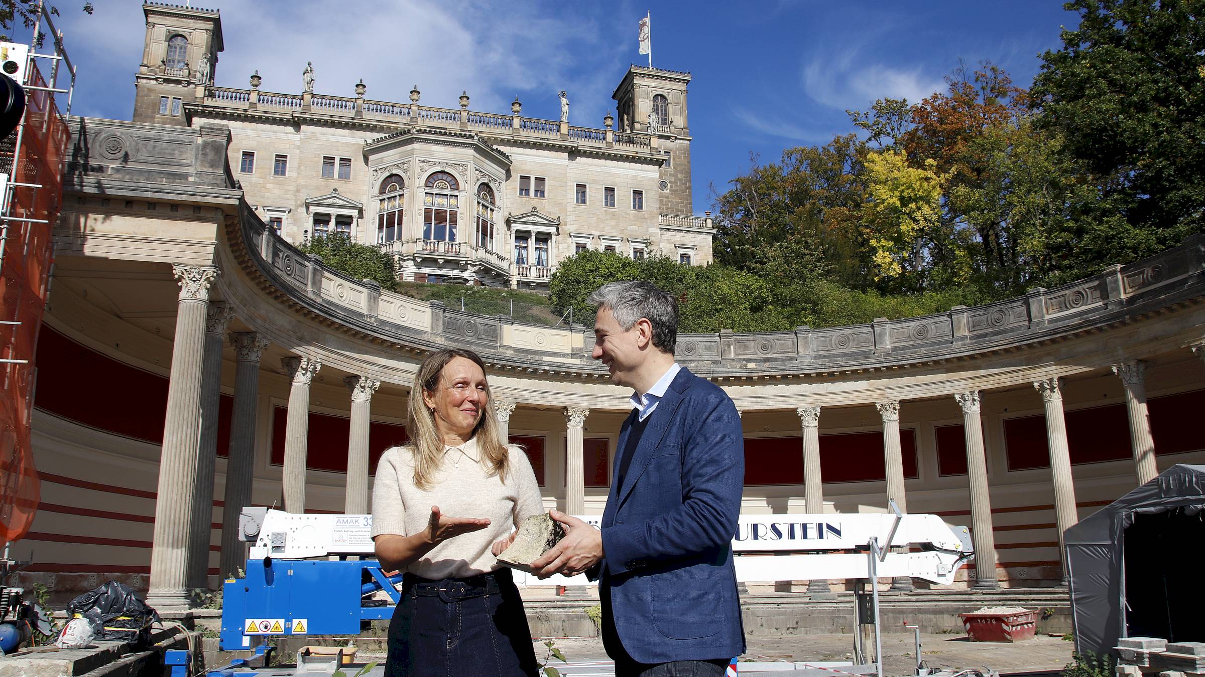 Projektleiterin Mary Knopf und Baubürgermeister Stephan Kühn. Foto: Anton Launer