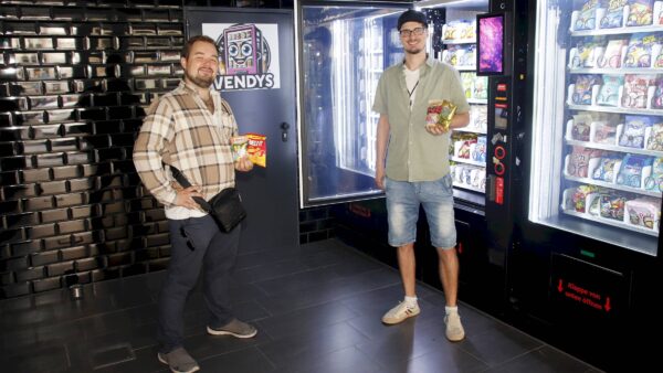 Walter Bersch und Robert Mattes haben das Vendys auf der Louisenstraße eröffnet. Foto: Anton Launer
