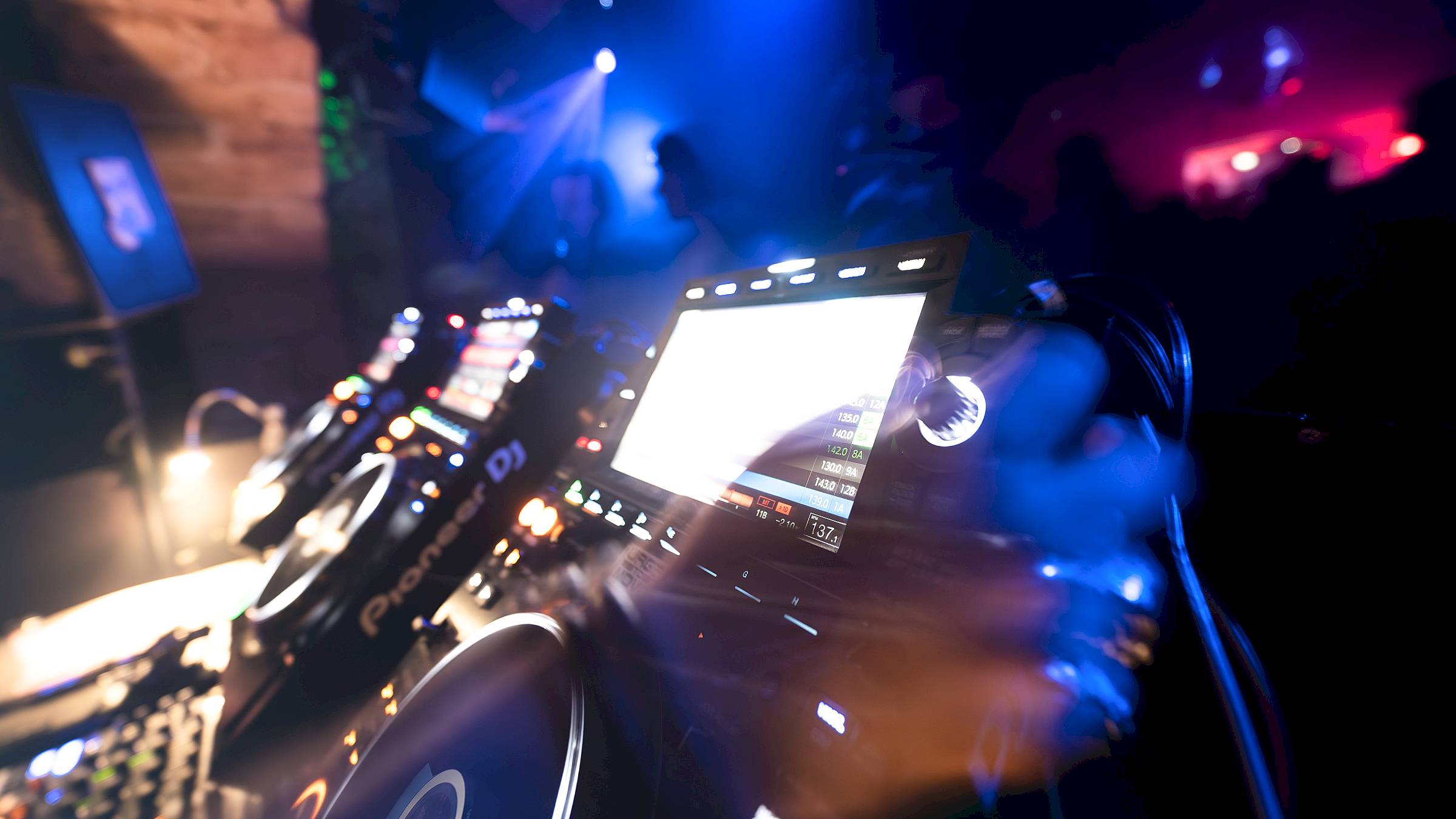 Elektronische Musik beim DAVE DJ Contest 2025 in der Koralle. Foto: Marco Prill
