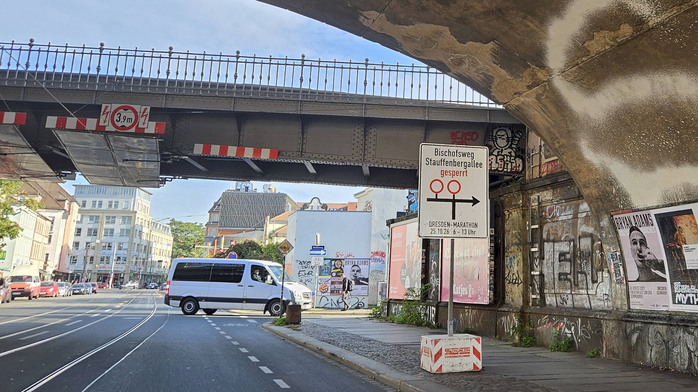 Zahlreiche Sperrungen und Umleitungen, vor allem am Sonntag wegen des Marathons. Foto: Anton Launer