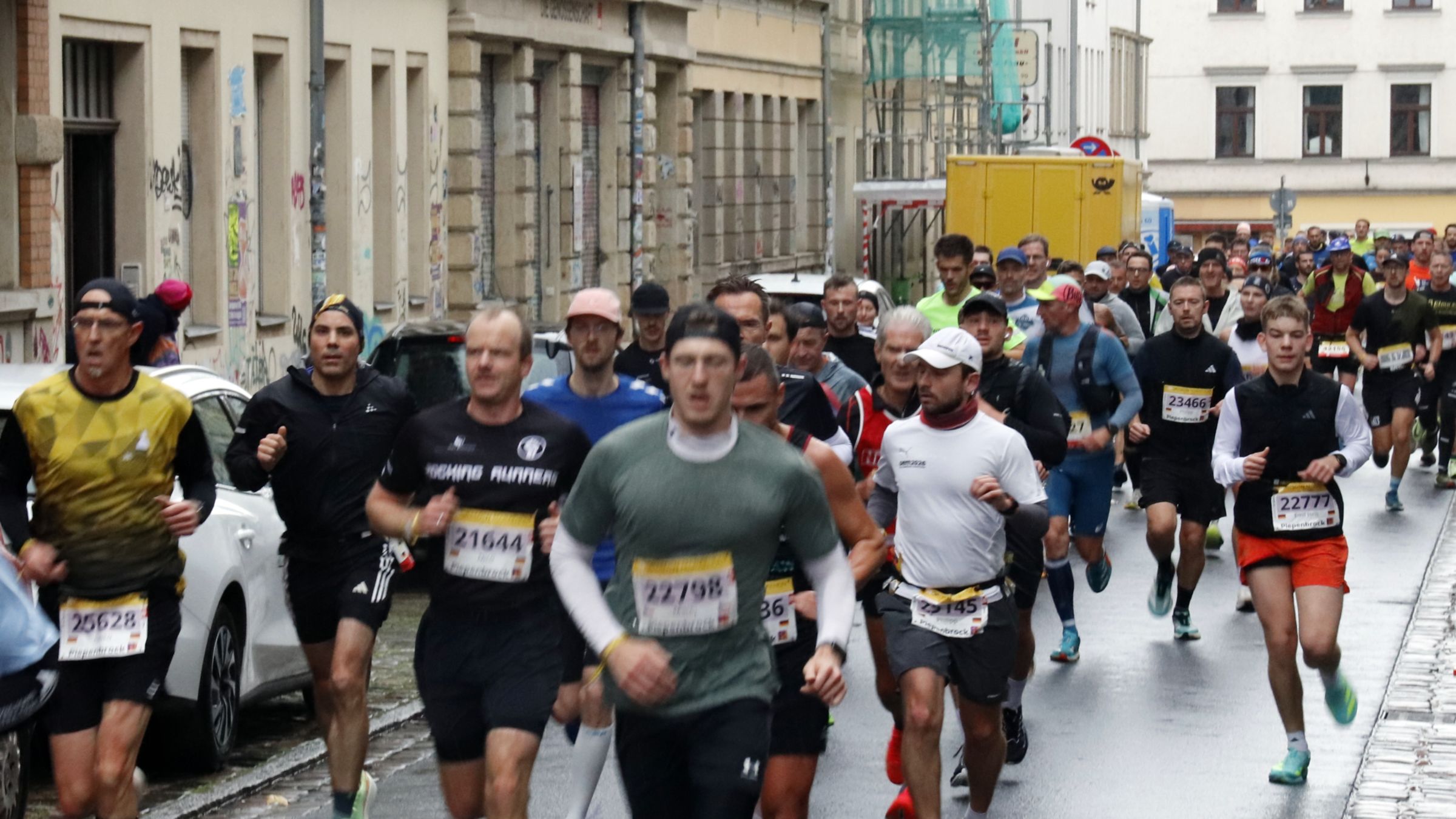 Rund 8.000 nahmen an Marathon und Halbmarathon teil. Foto: Anton Launer