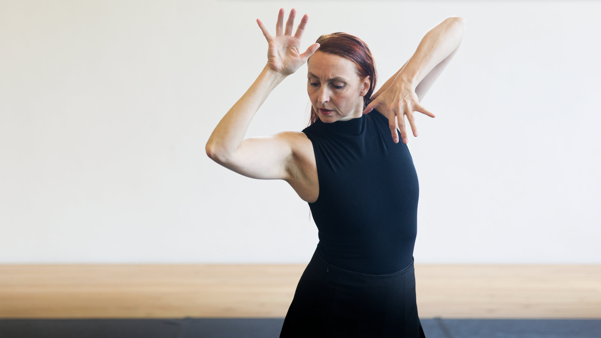 Katja Erfurth erprobte eine Tanzperformance zum Werk der Tänzerin und Choreografin Noa Eshkol. Foto: Volker Metzler