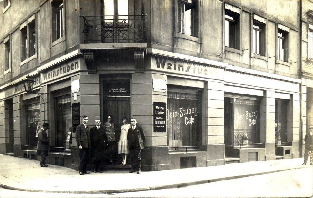 Das Weinlokal "Binger Hof" an der Alaunstraße, Ecke Sebnitzer Straße. Zeitgenössische Postkarte